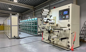 60头12万米烟包拆封拉线分条时博在线（中国） 大型拉线复卷机